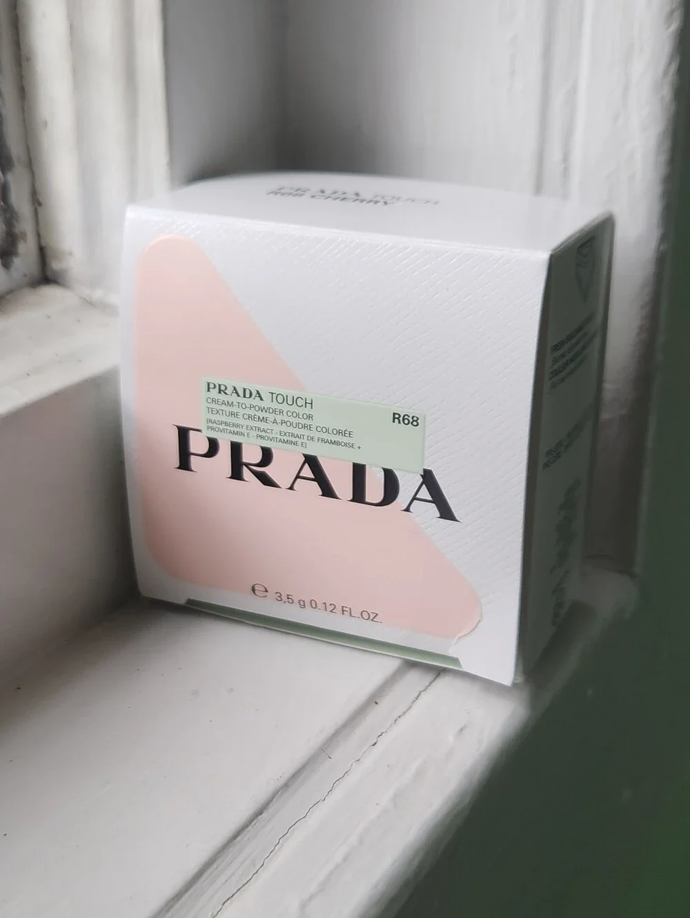 NIB PRADA TOUCH CREAM TO POWDER SOFT BLUR LONG WEAR BLUSH IN CHERRY